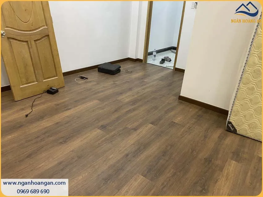 Sàn Nhà Được Lắp Đặt Bởi Sàn Gỗ Công Nghiệp Robina Độc Đáo Sàn Nhà Được Lắp Đặt Bởi Sàn Gỗ Công Nghiệp Robina Độc Đáo
