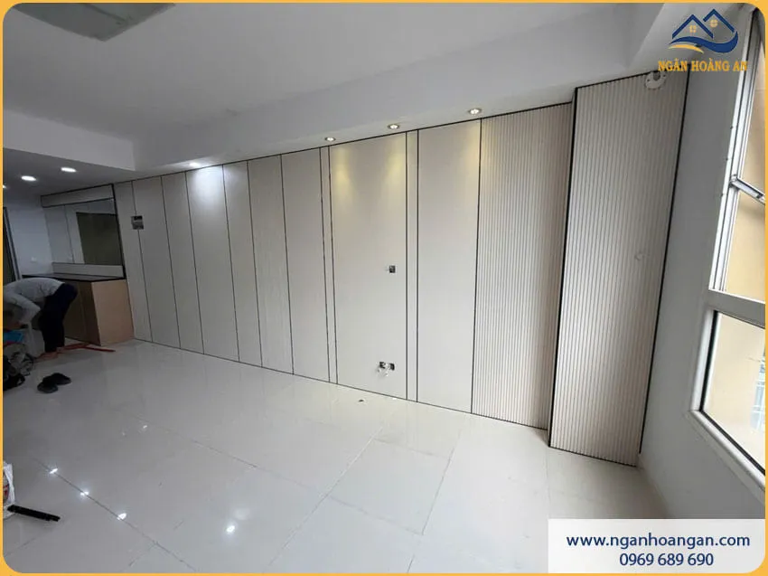 Thiết Kế Phòng Khách Ốp Lam Sóng Và Than Tre iWood CW-1 Hiện Đại