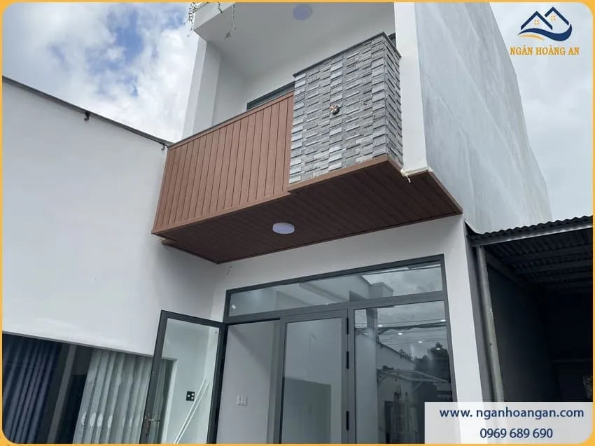 Trần Ban Công Ốp Gỗ Nhựa Ngoài Trời Nhà Ở