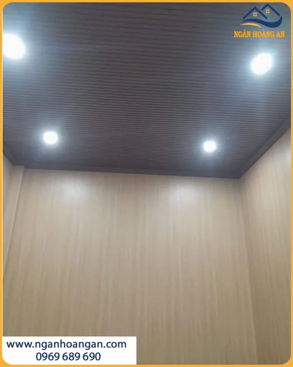 Trang Trí Trần Nhà Bằng Tấm Ốp Lam Sóng Iwood  