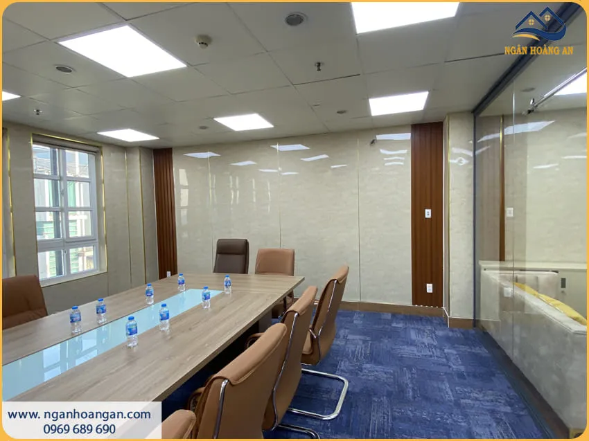 Trang Trí Văn Phòng Trở Nên Chuyên Nghiệp Bằng Tấm Ốp Lam Sóng Và PVC