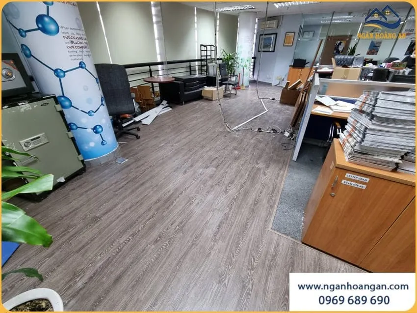 Văn Phòng Gọn Đẹp Với Sàn Nhựa Hèm Khoá