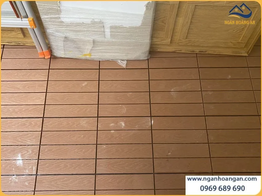 Vỉ Gỗ Nhựa Kosmos Light Wood Lát Sàn Ban Công Ngoài Trời