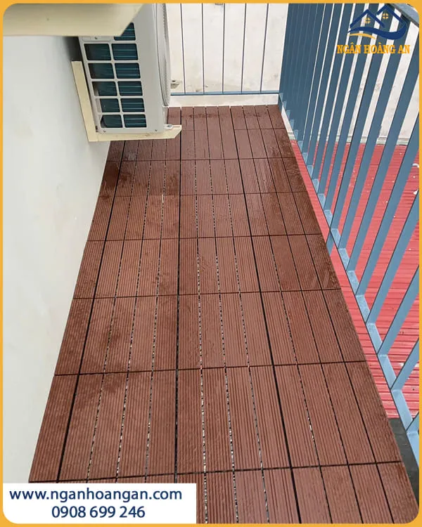 Vỉ Gỗ Nhựa Ngoài Trời Kosmos Lót Sàn Ban Công Sang Trọng