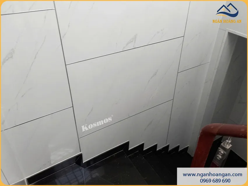 Xu Hướng Ốp Tường Cầu Thang PVC Giả Đá Cho Nhà Ở Mới Nhất